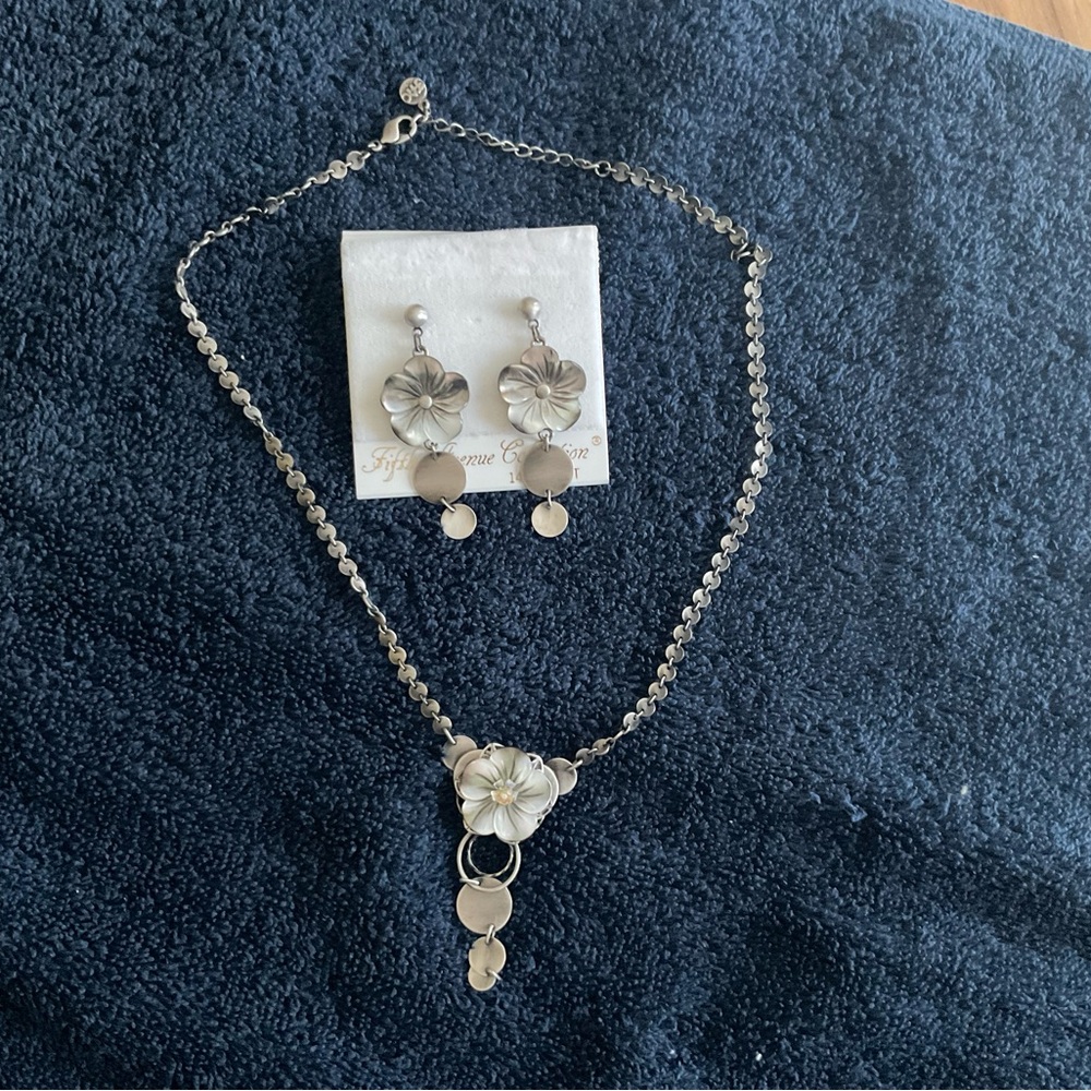 Elegant Silver Floral Necklace and Earring Set